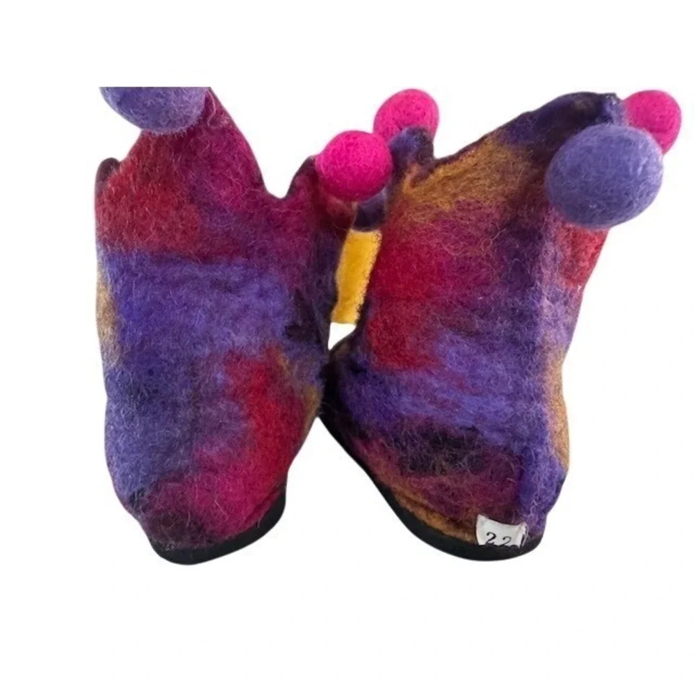 Euro Kids Felted Wool Slippers Boots Colorful Pom Poms Size euro 22 or 6